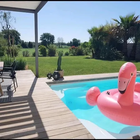 De Charme Piscine Et Jacuzzi 호텔