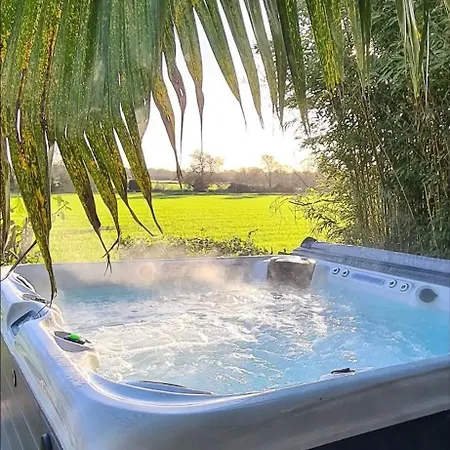 De Charme Piscine Et Jacuzzi * 라테